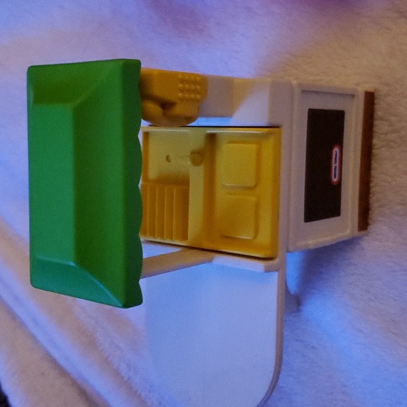 Little Tikes Playhouse Furniture Car Kitchenette, Table, Chairs,Picnic Table - Picture 2 of 9